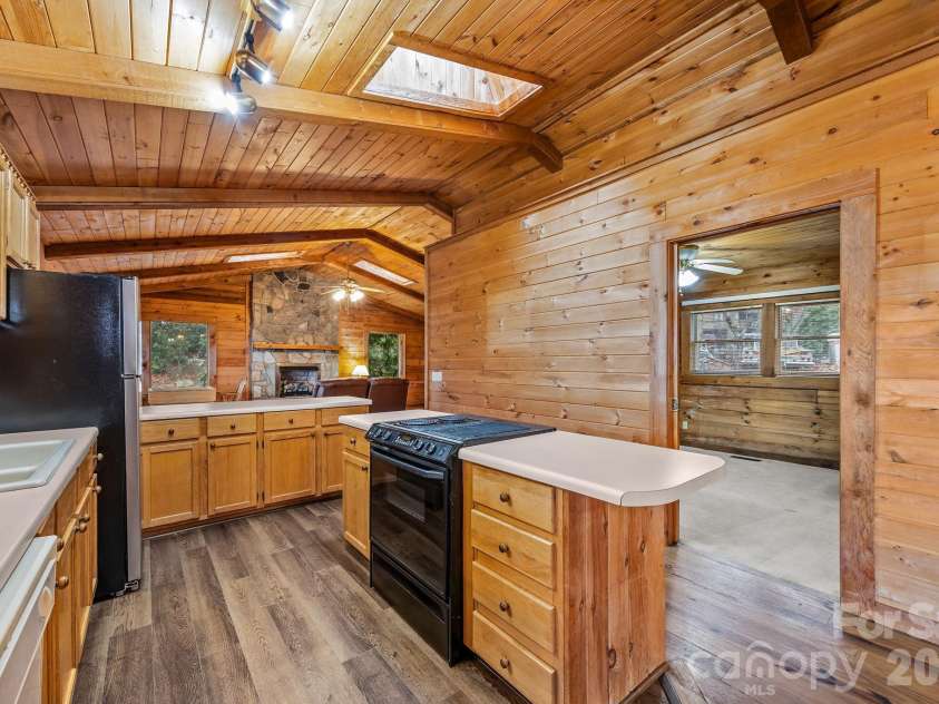 75 Red Oak Lane, Waynesville, NC 28786.  MLS# CAR4326440, YatesRealty ID 15794. 