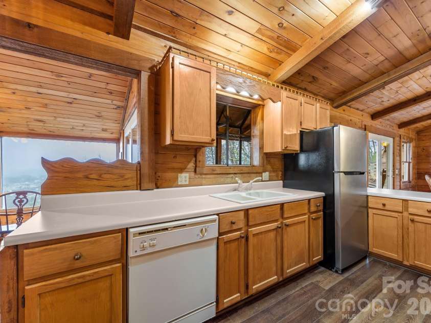 75 Red Oak Lane, Waynesville, NC 28786.  MLS# CAR4326440, YatesRealty ID 15794. 