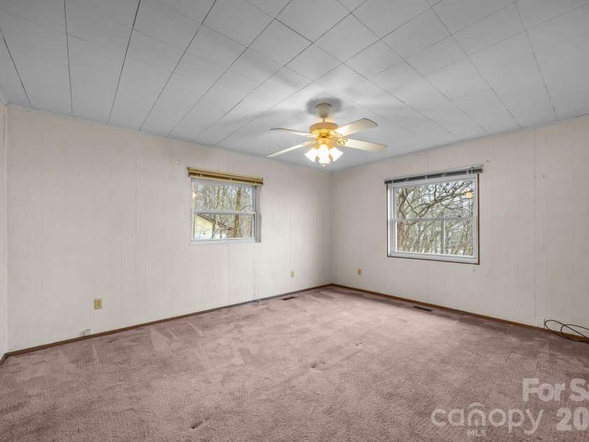 75 Red Oak Lane, Waynesville, NC 28786.  MLS# CAR4326440, YatesRealty ID 15794. 