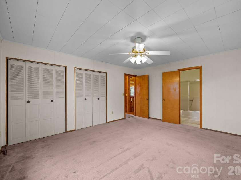75 Red Oak Lane, Waynesville, NC 28786.  MLS# CAR4326440, YatesRealty ID 15794. 