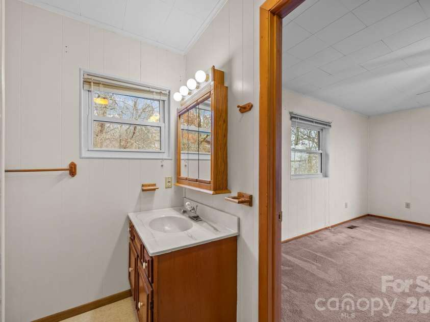 75 Red Oak Lane, Waynesville, NC 28786.  MLS# CAR4326440, YatesRealty ID 15794. 
