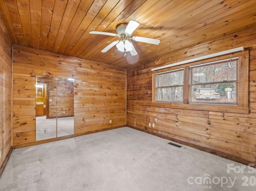 75 Red Oak Lane, Waynesville, NC 28786.  MLS# CAR4326440, YatesRealty ID 15794. 