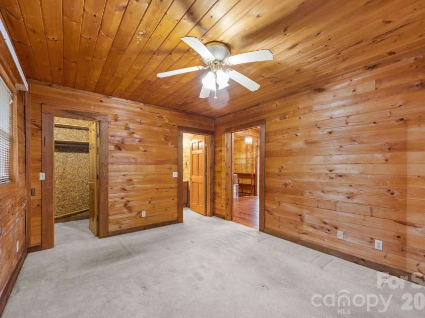 75 Red Oak Lane, Waynesville, NC 28786.  MLS# CAR4326440, YatesRealty ID 15794. 