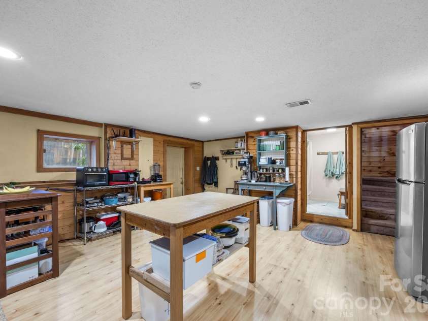 75 Red Oak Lane, Waynesville, NC 28786.  MLS# CAR4326440, YatesRealty ID 15794. 