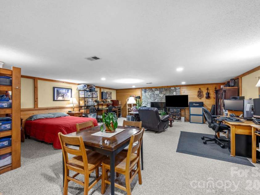 75 Red Oak Lane, Waynesville, NC 28786.  MLS# CAR4326440, YatesRealty ID 15794. 