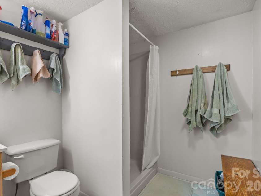 75 Red Oak Lane, Waynesville, NC 28786.  MLS# CAR4326440, YatesRealty ID 15794. 
