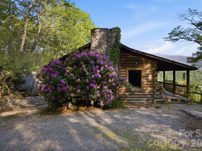 75 Red Oak Lane, Waynesville, NC 28786.  MLS# CAR4326440, YatesRealty ID 15794. 