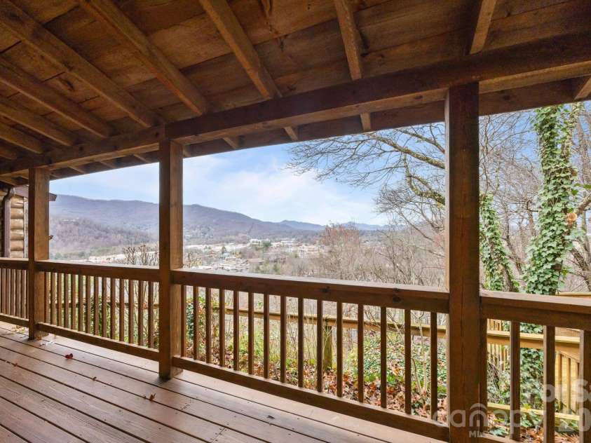 75 Red Oak Lane, Waynesville, NC 28786.  MLS# CAR4326440, YatesRealty ID 15794. 