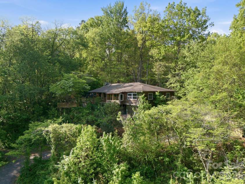 75 Red Oak Lane, Waynesville, NC 28786.  MLS# CAR4326440, YatesRealty ID 15794. 