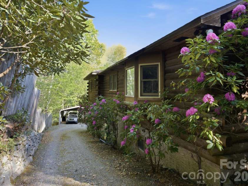 75 Red Oak Lane, Waynesville, NC 28786.  MLS# CAR4326440, YatesRealty ID 15794. 