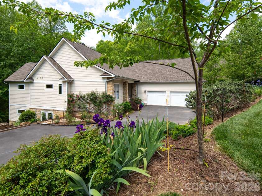 123 Orvis Stone Circle, Biltmore Lake, NC 28715.  MLS# CAR4333443, YatesRealty ID 15795. 