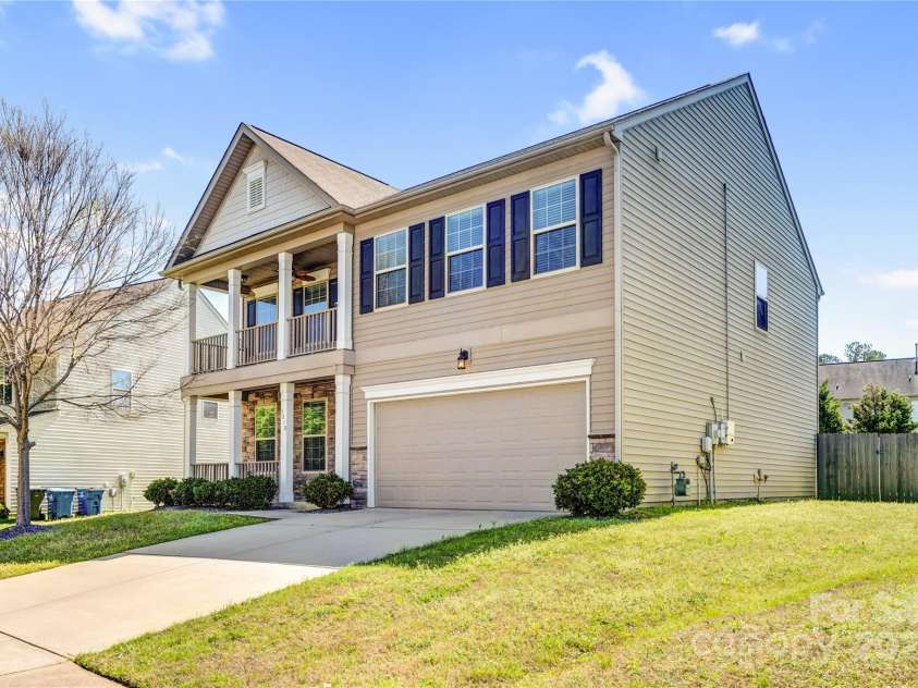 3010 Berry Creek Road, Charlotte, NC 28214.  MLS# CAR4242892, YatesRealty ID 15795. 