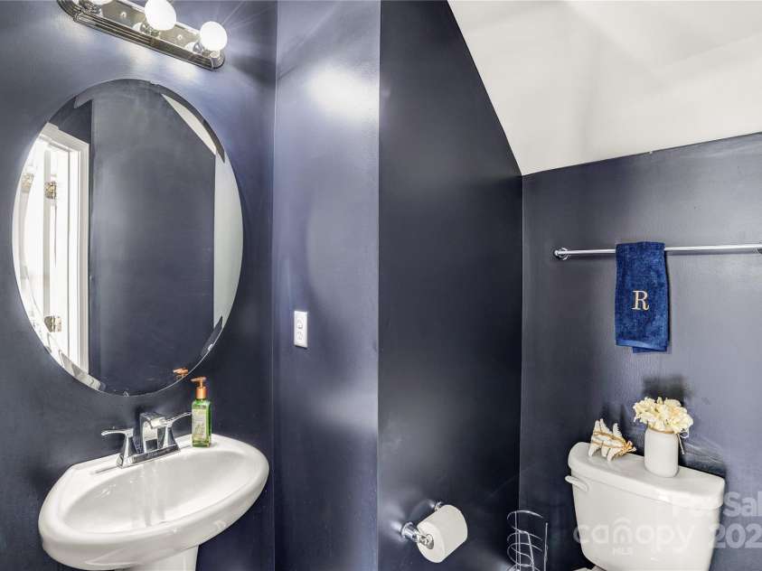 3010 Berry Creek Road, Charlotte, NC 28214.  MLS# CAR4242892, YatesRealty ID 15795. 