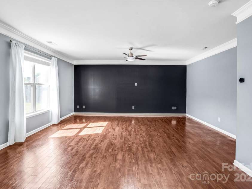 3010 Berry Creek Road, Charlotte, NC 28214.  MLS# CAR4242892, YatesRealty ID 15795. 