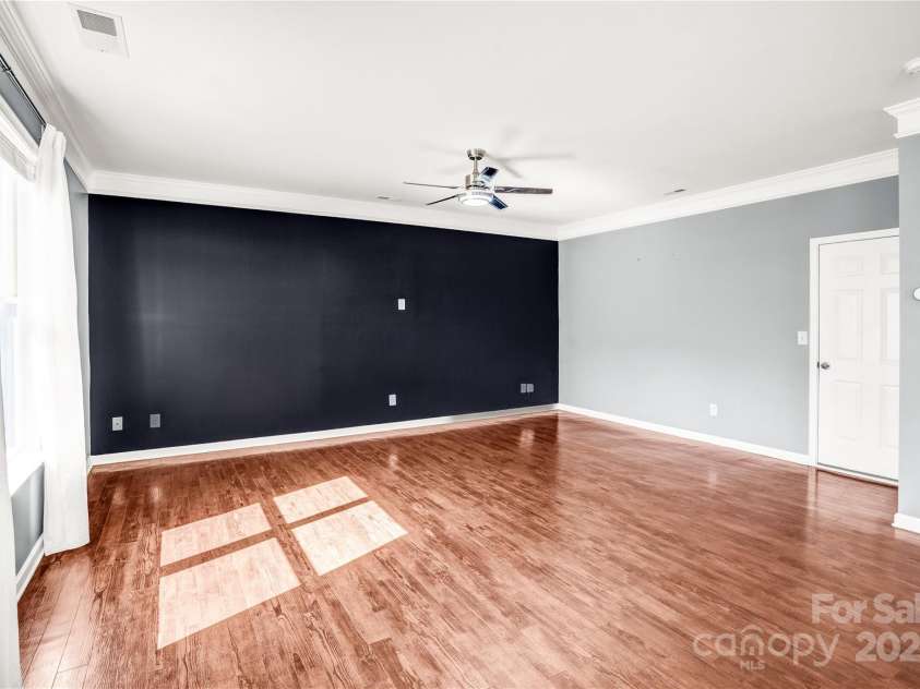 3010 Berry Creek Road, Charlotte, NC 28214.  MLS# CAR4242892, YatesRealty ID 15795. 