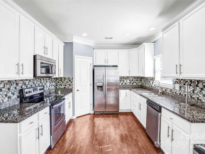 3010 Berry Creek Road, Charlotte, NC 28214.  MLS# CAR4242892, YatesRealty ID 15795. 