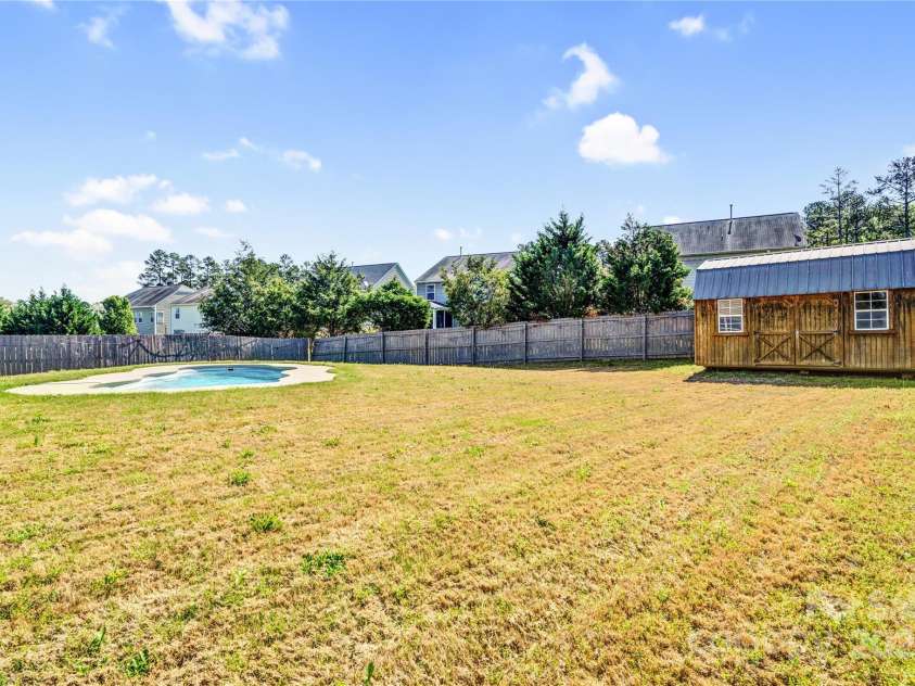 3010 Berry Creek Road, Charlotte, NC 28214.  MLS# CAR4242892, YatesRealty ID 15795. 