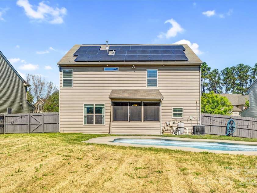 3010 Berry Creek Road, Charlotte, NC 28214.  MLS# CAR4242892, YatesRealty ID 15795. 