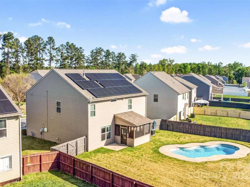 3010 Berry Creek Road, Charlotte, NC 28214.  MLS# CAR4242892, YatesRealty ID 15795. 