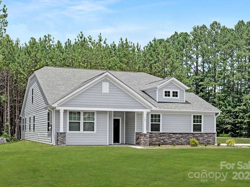 700 Sunset Pointe Drive, Salisbury, NC 28146.  MLS# CAR4240094, YatesRealty ID 15796. 