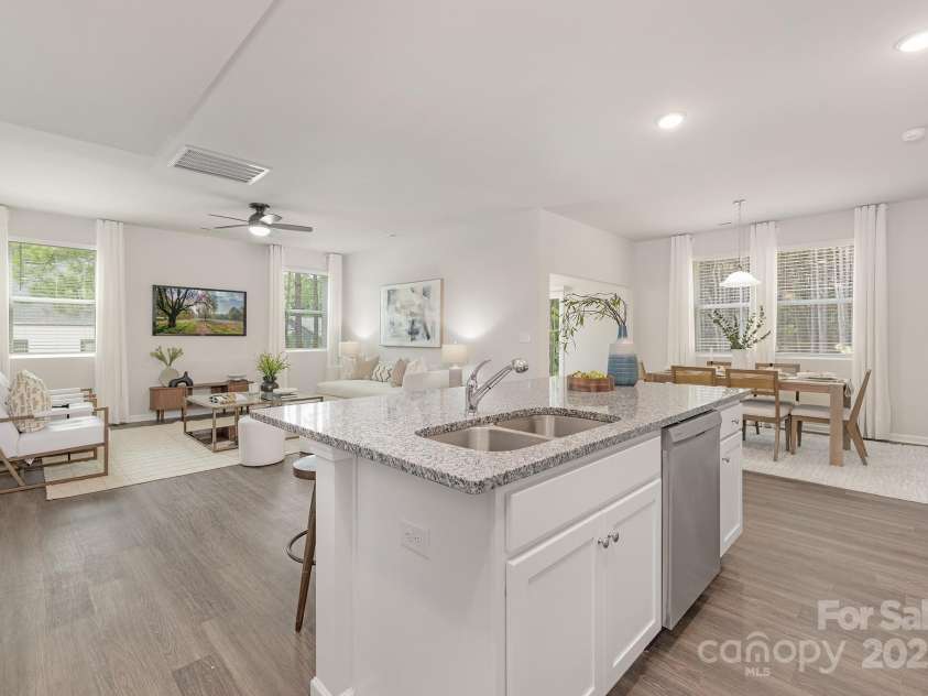 700 Sunset Pointe Drive, Salisbury, NC 28146.  MLS# CAR4240094, YatesRealty ID 15796. 