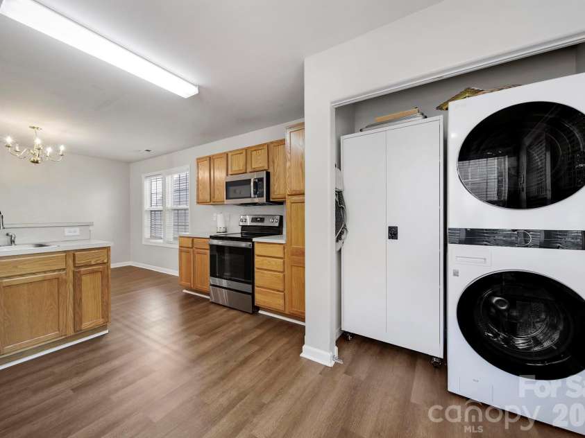 2604 Cochrane Drive, Charlotte, NC 28269.  MLS# CAR4365893, YatesRealty ID 15797. 