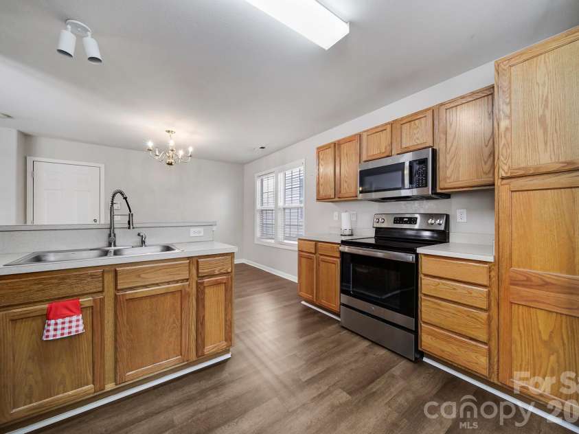 2604 Cochrane Drive, Charlotte, NC 28269.  MLS# CAR4365893, YatesRealty ID 15797. 