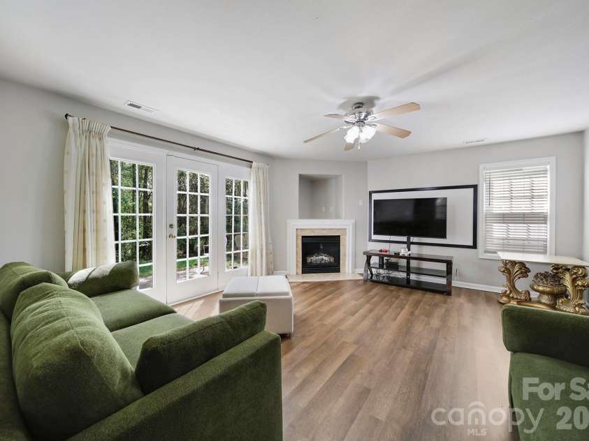 2604 Cochrane Drive, Charlotte, NC 28269.  MLS# CAR4365893, YatesRealty ID 15797. 