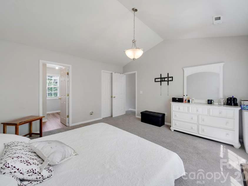 2604 Cochrane Drive, Charlotte, NC 28269.  MLS# CAR4365893, YatesRealty ID 15797. 
