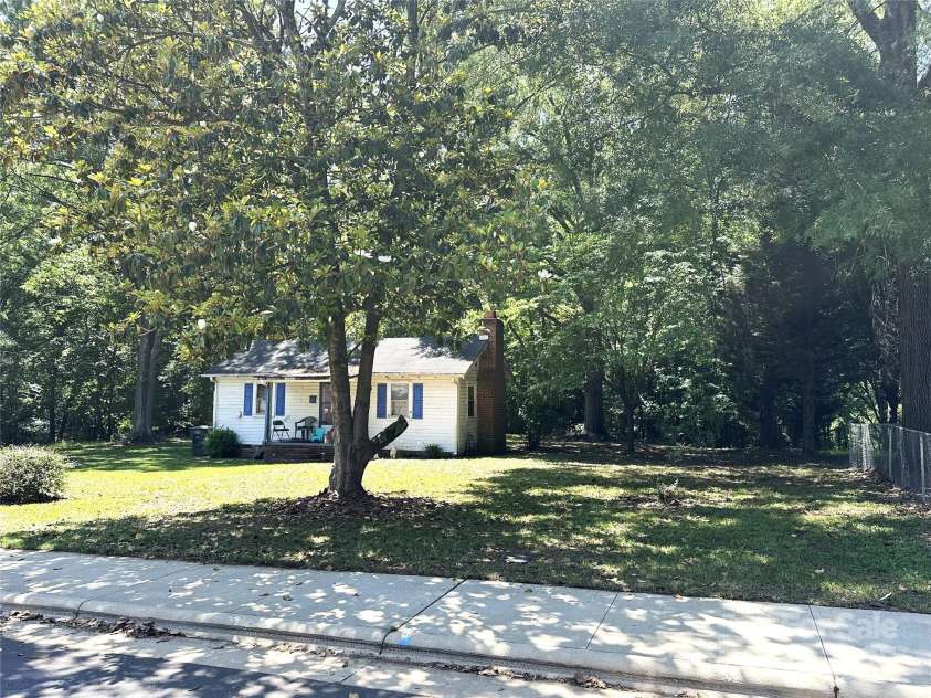 555 Ridge Avenue, Mooresville, NC 28115.  MLS# CAR4259936, YatesRealty ID 15797. 
