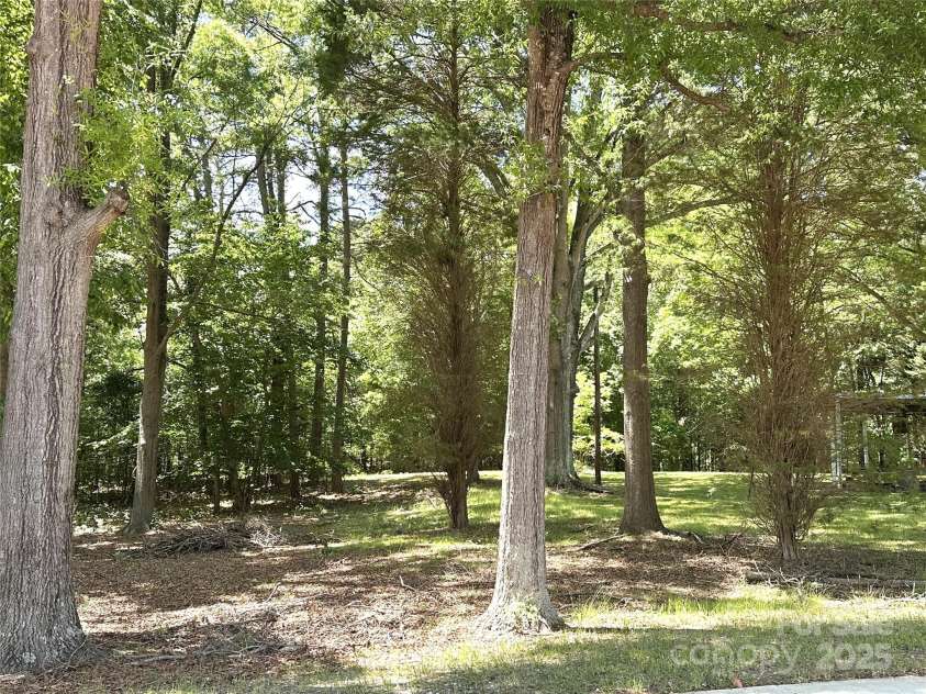 555 Ridge Avenue, Mooresville, NC 28115.  MLS# CAR4259936, YatesRealty ID 15797. 