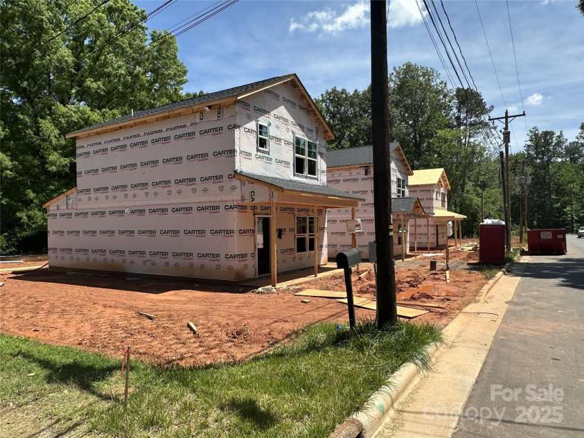555 Ridge Avenue, Mooresville, NC 28115.  MLS# CAR4259936, YatesRealty ID 15797. 