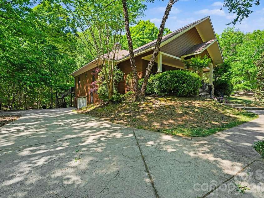 146 Harbor Watch Drive, Statesville, NC 28677.  MLS# CAR4361153, YatesRealty ID 15798. 