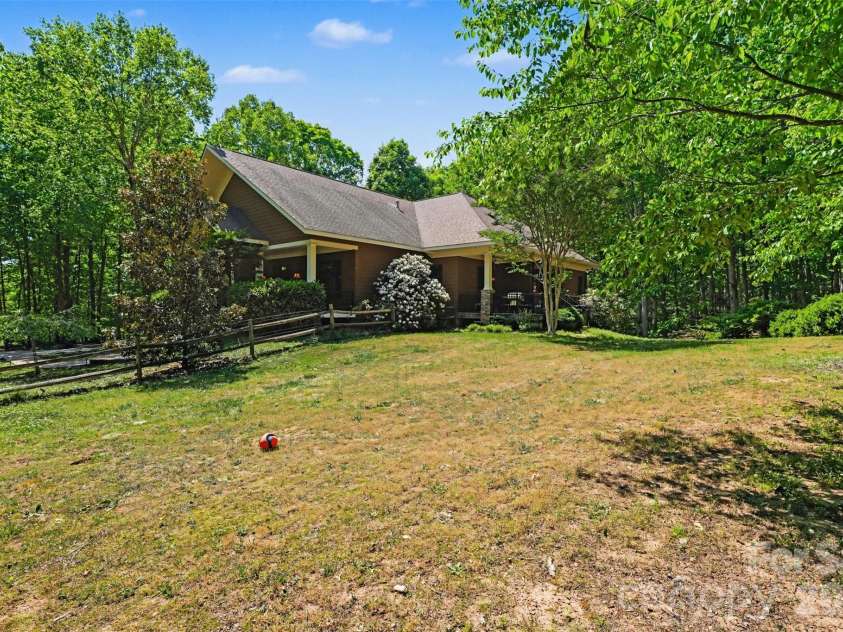 146 Harbor Watch Drive, Statesville, NC 28677.  MLS# CAR4361153, YatesRealty ID 15798. 