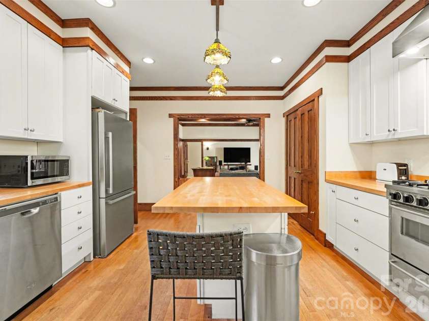 146 Harbor Watch Drive, Statesville, NC 28677.  MLS# CAR4361153, YatesRealty ID 15798. 