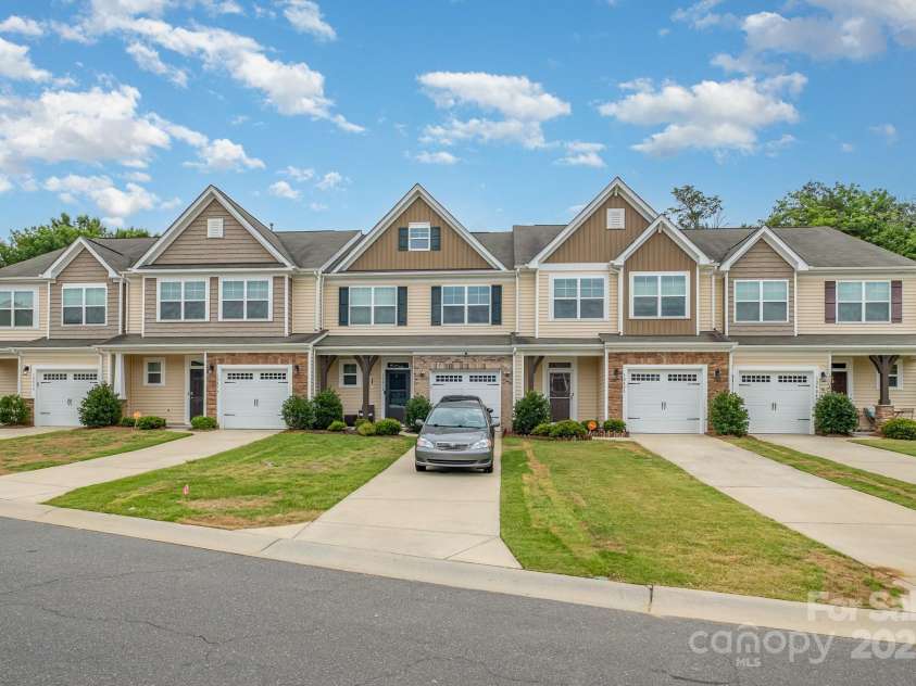 12408 Savannah Cottage Drive, Charlotte, NC 28273.  MLS# CAR4280686, YatesRealty ID 15799. 