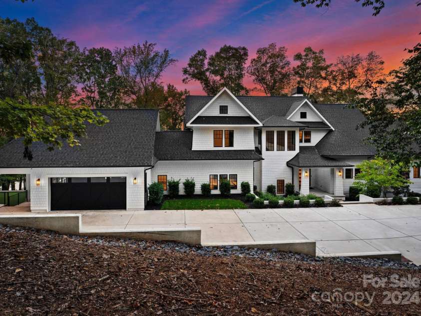 13702 Sage Thrasher Lane, Charlotte, NC 28278.  MLS# CAR4191491, YatesRealty ID 158. 