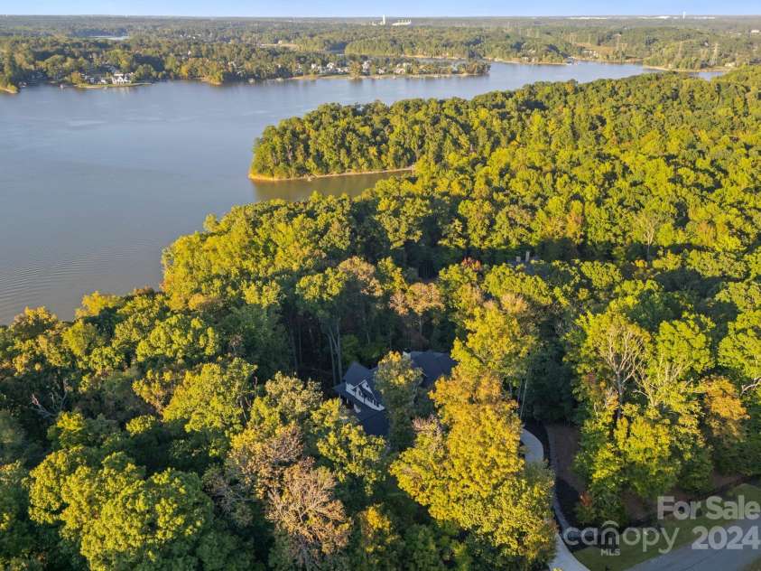 13702 Sage Thrasher Lane, Charlotte, NC 28278.  MLS# CAR4191491, YatesRealty ID 158. 