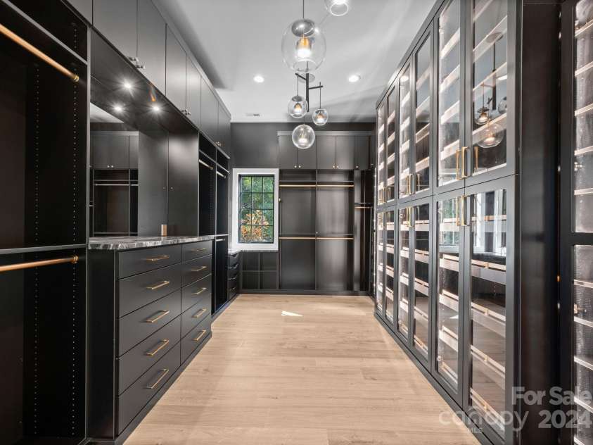 13702 Sage Thrasher Lane, Charlotte, NC 28278.  MLS# CAR4191491, YatesRealty ID 158. Primary Closet 1