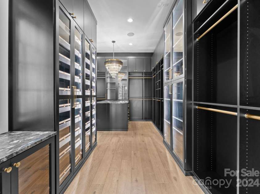 13702 Sage Thrasher Lane, Charlotte, NC 28278.  MLS# CAR4191491, YatesRealty ID 158. Primary Closet 2