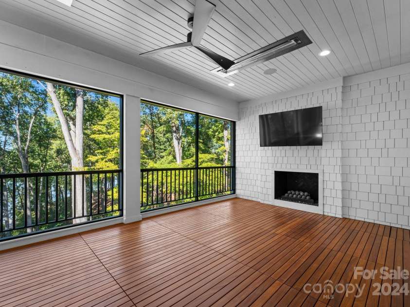 13702 Sage Thrasher Lane, Charlotte, NC 28278.  MLS# CAR4191491, YatesRealty ID 158. Spacious Outdoor Balcony