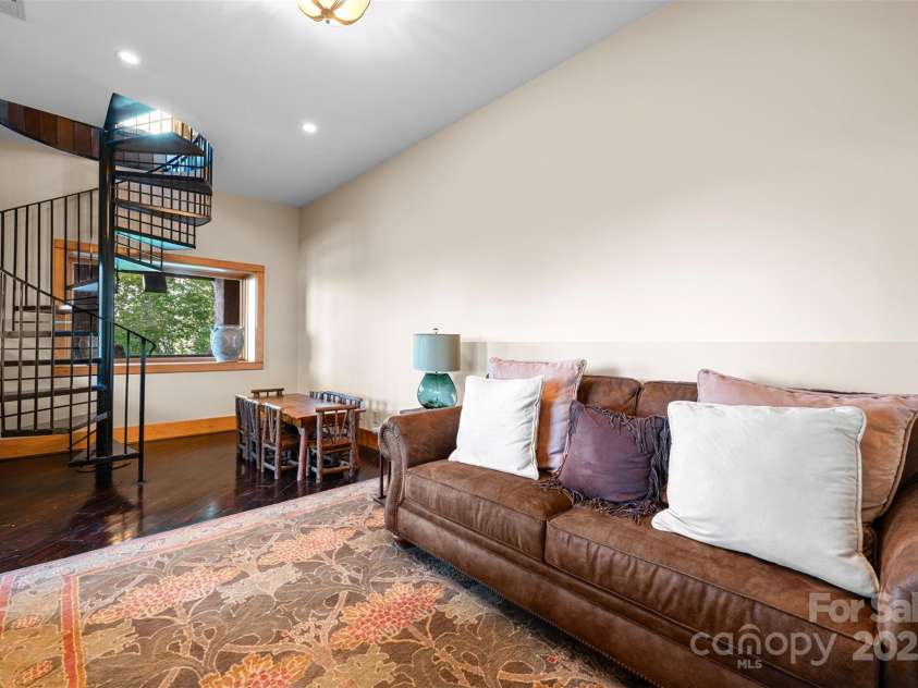 2910 Eagles Nest Trail, Banner Elk, NC 28604.  MLS# CAR4277103, YatesRealty ID 158. 