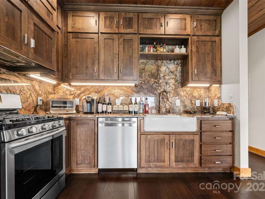 2910 Eagles Nest Trail, Banner Elk, NC 28604.  MLS# CAR4277103, YatesRealty ID 158. 