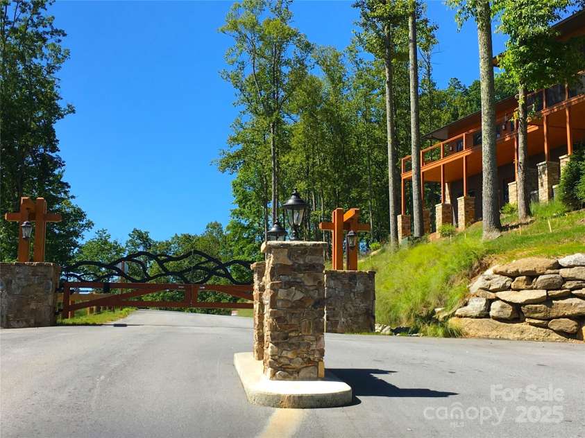 159 Marble Heights Trail, Hendersonville, NC 28791.  MLS# CAR4210966, YatesRealty ID 15800. Gated mountain wonder