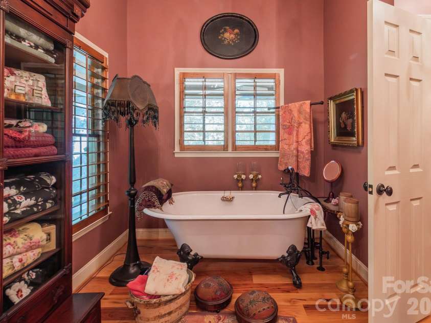 5592 Lennox Drive, Kings Mountain, NC 28086.  MLS# CAR4371853, YatesRealty ID 15800. 