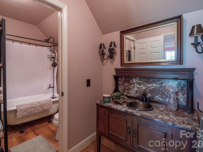 5592 Lennox Drive, Kings Mountain, NC 28086.  MLS# CAR4371853, YatesRealty ID 15800. 