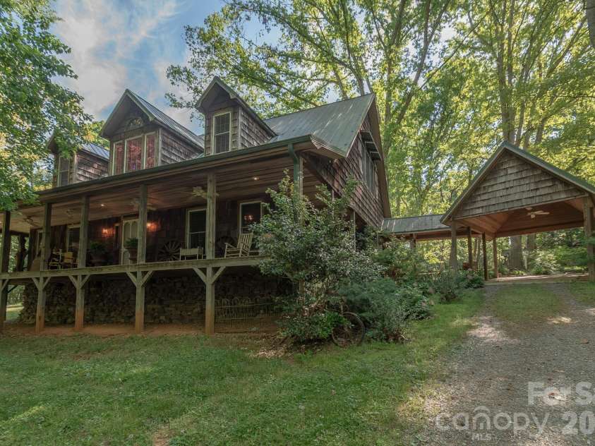 5592 Lennox Drive, Kings Mountain, NC 28086.  MLS# CAR4371853, YatesRealty ID 15800. 