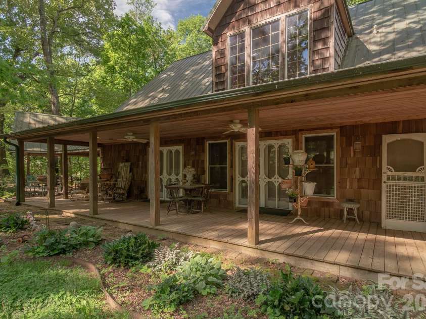 5592 Lennox Drive, Kings Mountain, NC 28086.  MLS# CAR4371853, YatesRealty ID 15800. 