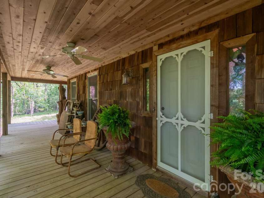 5592 Lennox Drive, Kings Mountain, NC 28086.  MLS# CAR4371853, YatesRealty ID 15800. 