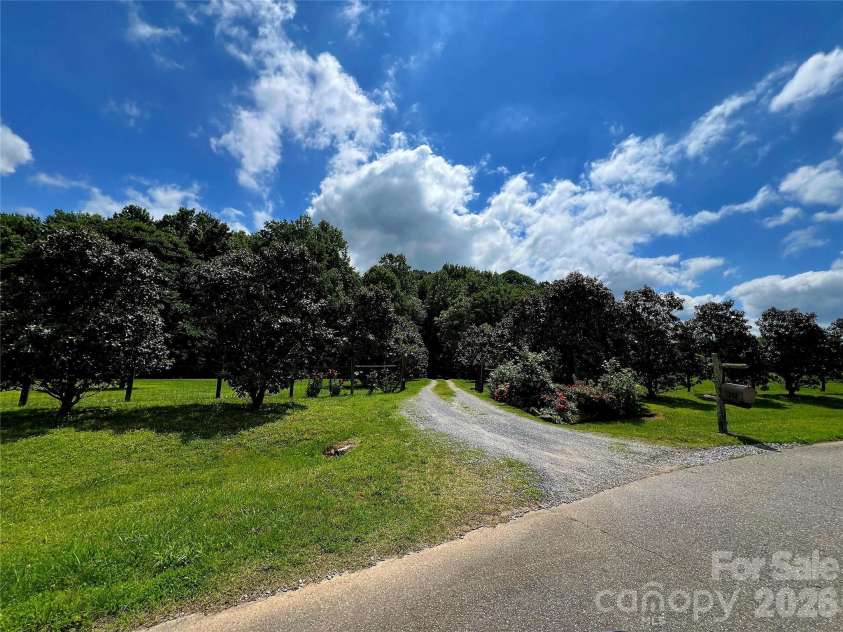 5592 Lennox Drive, Kings Mountain, NC 28086.  MLS# CAR4371853, YatesRealty ID 15800. 